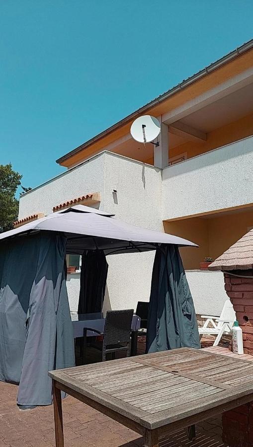 Apartmani Katarina Mundanije Exterior foto