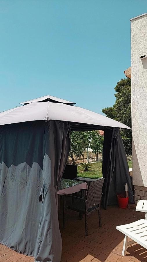 Apartmani Katarina Mundanije Exterior foto
